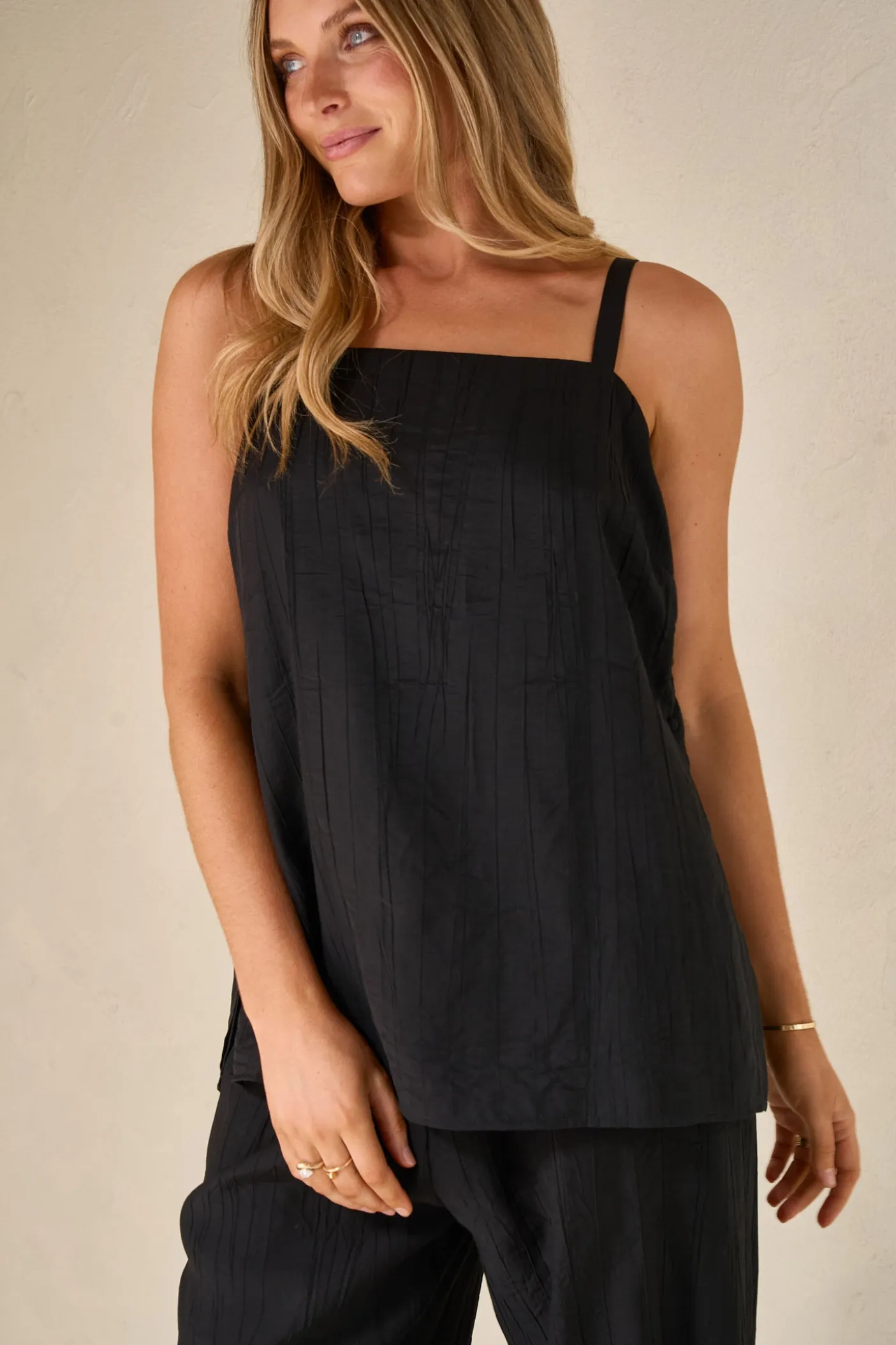 Ease Away Crinkle Top - Black