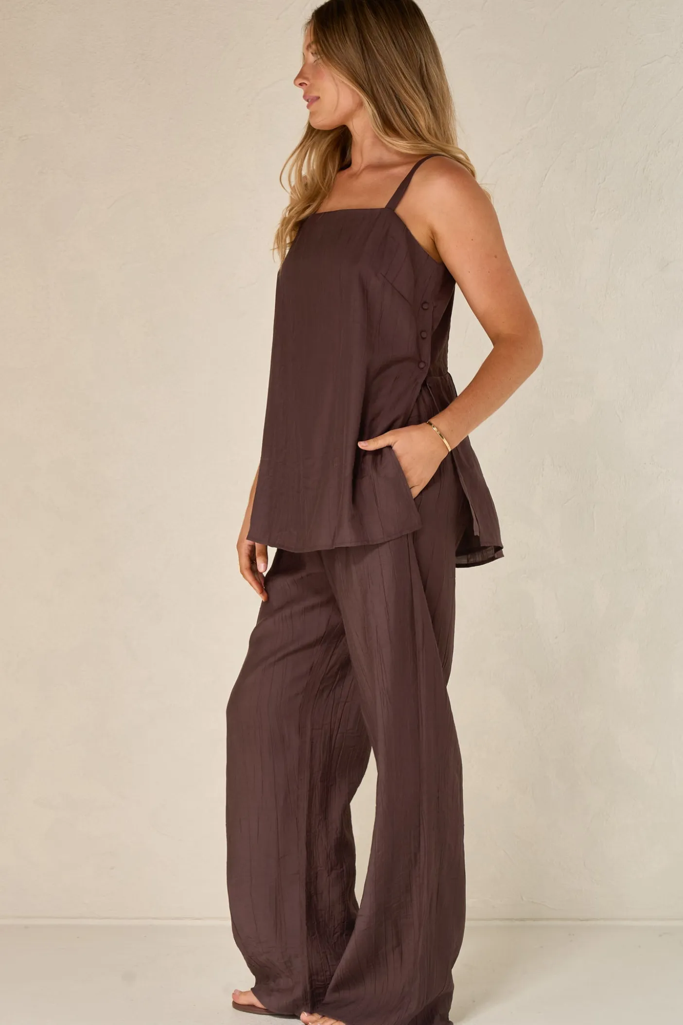 Ease Away Crinkle Top - Chocolate