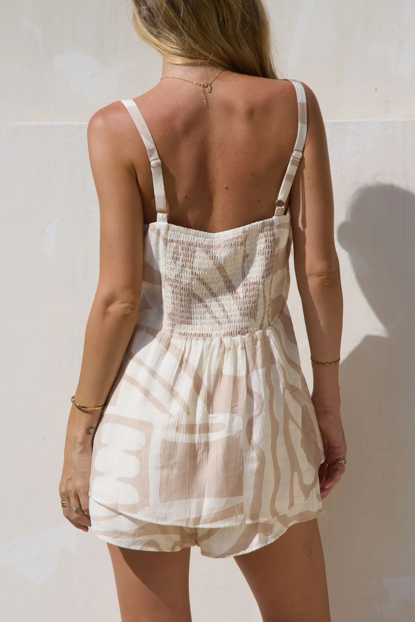 Ease Away Crinkle Top - Neutral Abstract