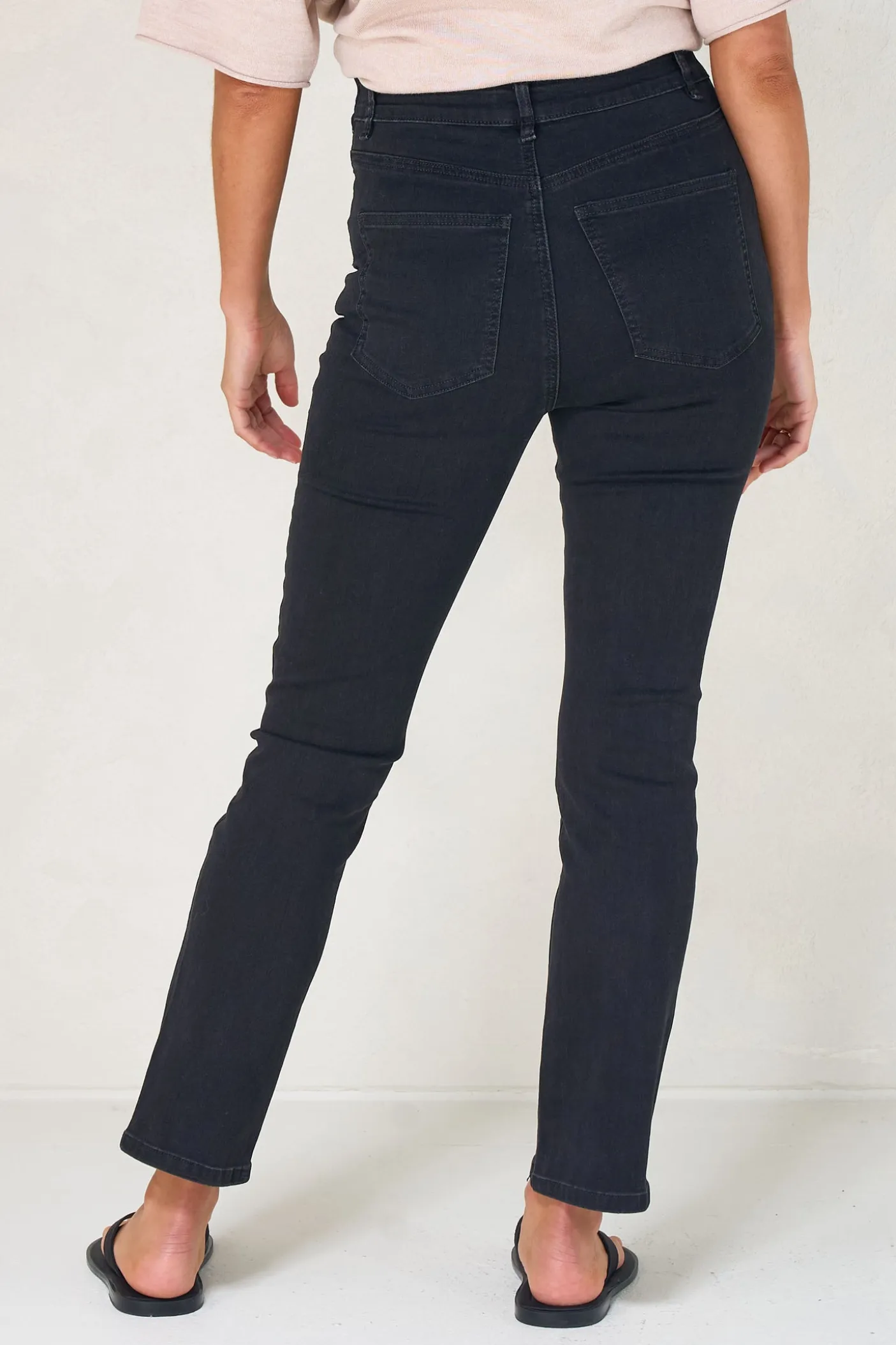 In Step Slim Straight Jean - Black