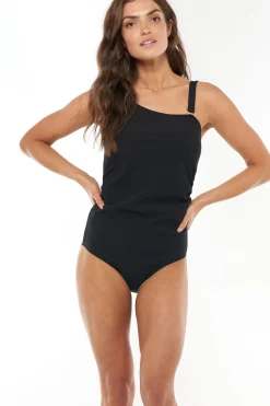 Salt Island One Piece*